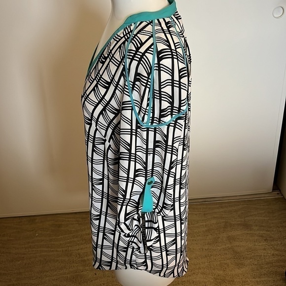 Bebe Printed Top with zipper accents. - Picture 6 of 8